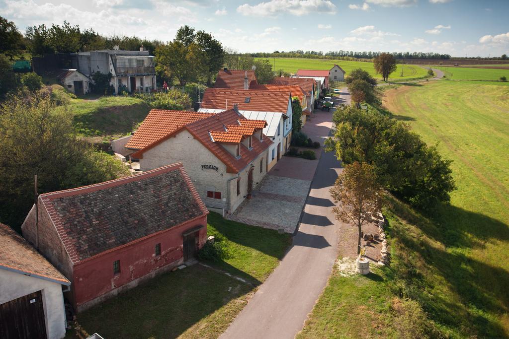 Vas Sklep - Vinny Sklep A Penzion Znojmo Exterior photo